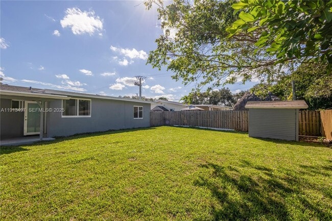 Building Photo - 6371 Scott St