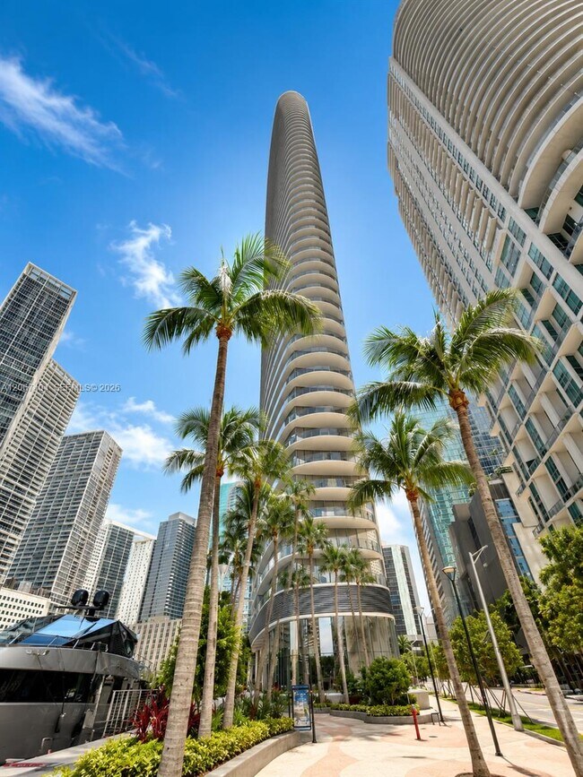 Building Photo - 300 Biscayne Blvd Way