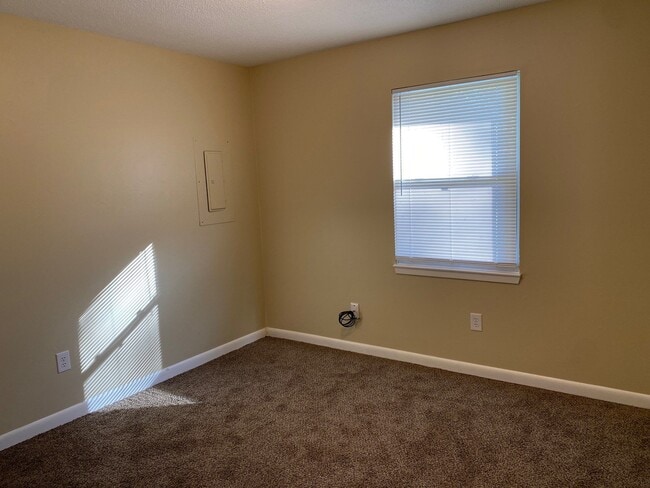 Building Photo - 30 Pony Cv