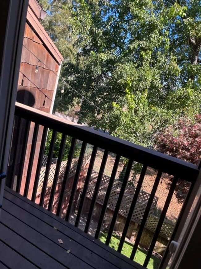 Building Photo - Redwood Park Estates Condo.  Available NOW!