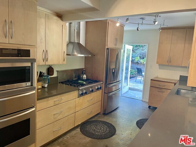 Building Photo - 11282 Dona Lola Dr