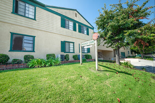 Building Photo - Emerald Court Apartments