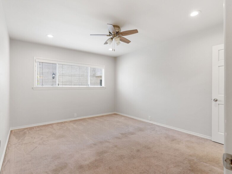 Building Photo - 1340 W Parade St