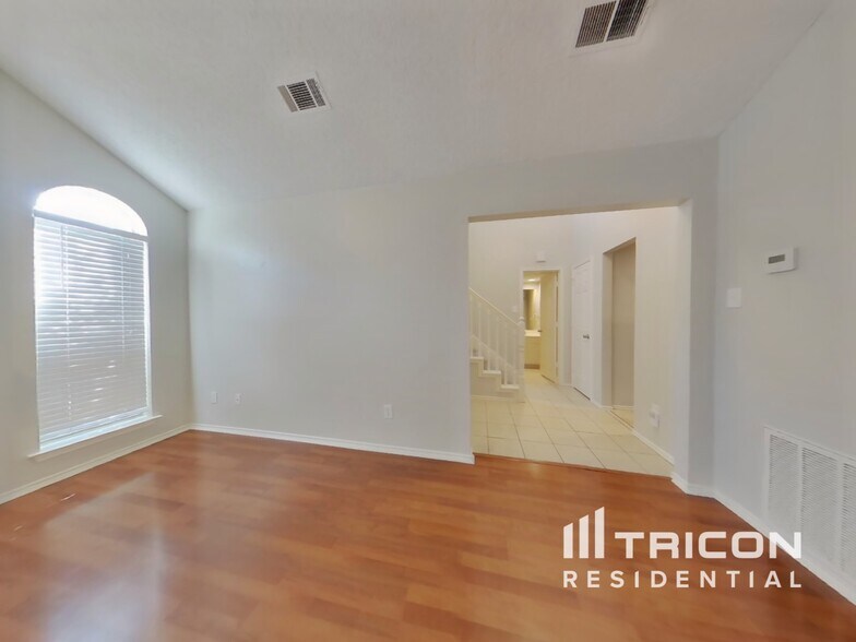 Building Photo - 2817 Laurel Hill Dr
