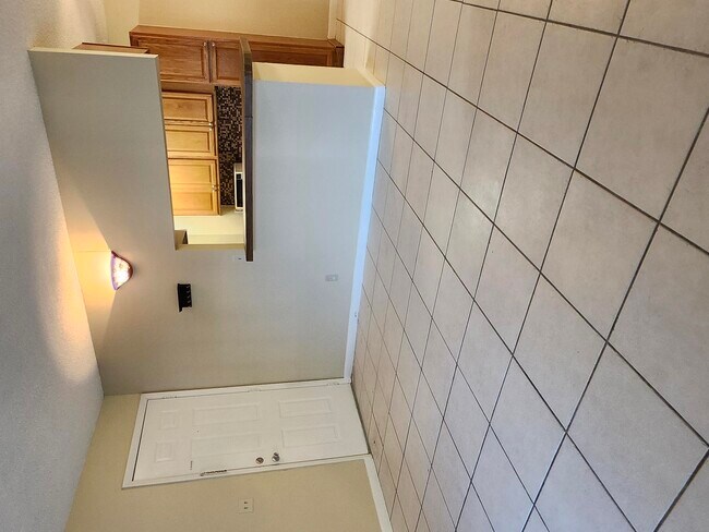 Building Photo - 545 Trace Cir