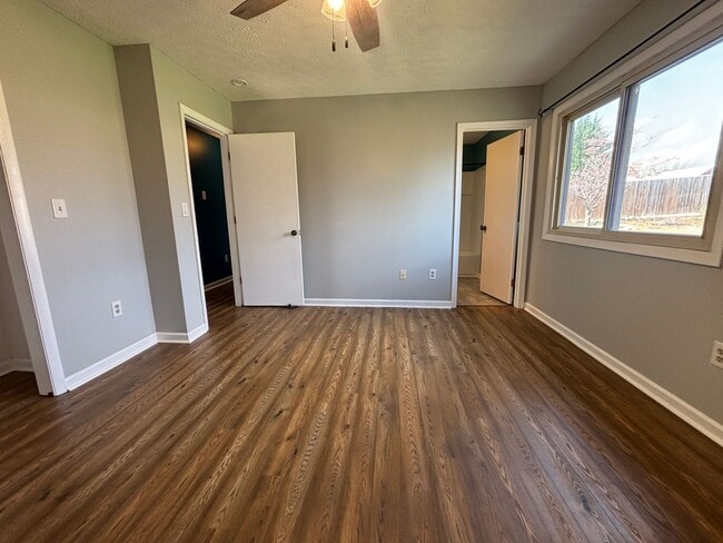 Building Photo - 3615 Ellen Dr