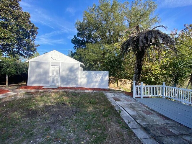 Building Photo - 2818 Palmdale St