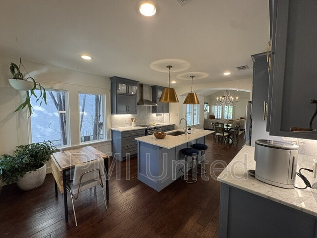 Building Photo - 4057 W 7th St