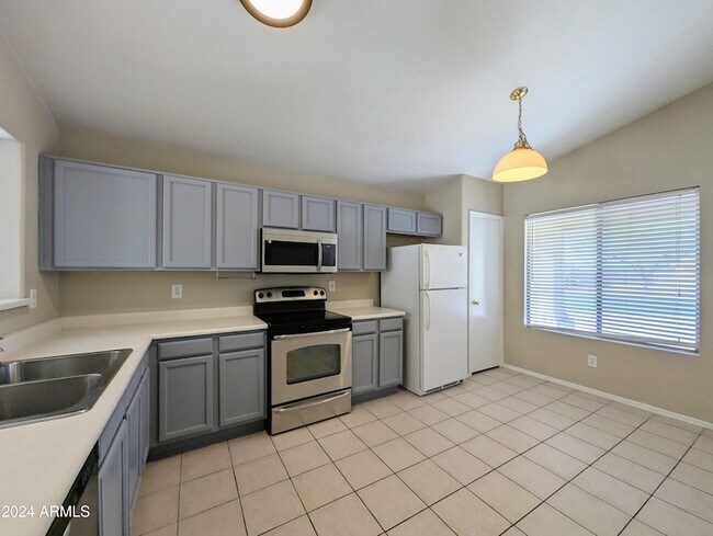 Building Photo - 7059 W Gardenia Ave