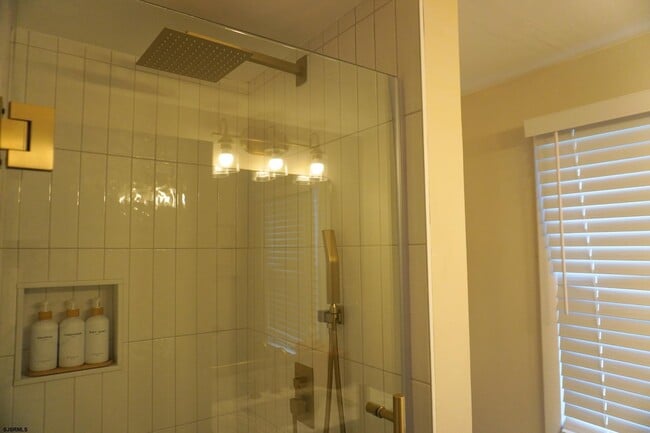 Building Photo - 101 W Meyran Ave