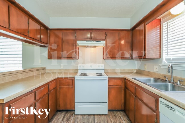 Building Photo - 13285 Lake Breeze Ln