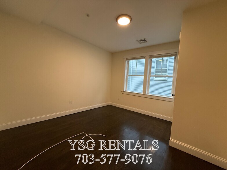 Building Photo - 24 Sunset St