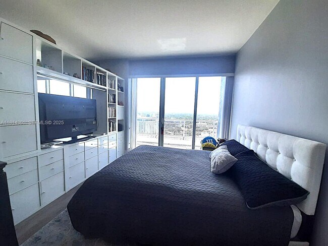 Building Photo - 60 SW 13th St