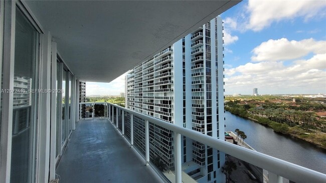 Building Photo - 20515 E Country Club Dr