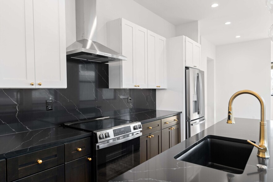 Building Photo - 6515 Nashville Ave