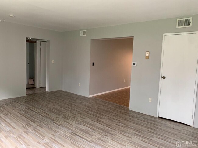 Building Photo - 18 Judson St