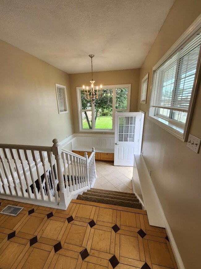 Building Photo - 81 W 200 N