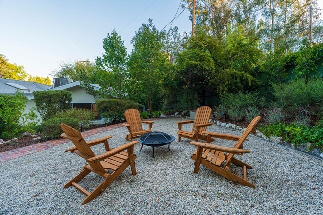 Building Photo - Beautiful Tarzana Rental!
