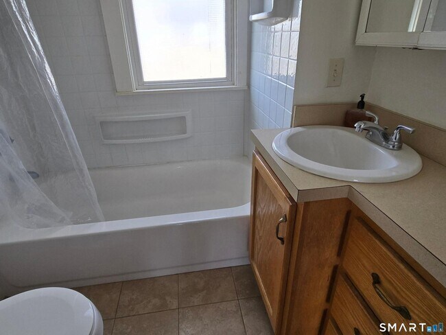 Building Photo - 150 Spencer St