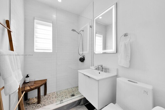 Building Photo - 7910 SW 55th Ave