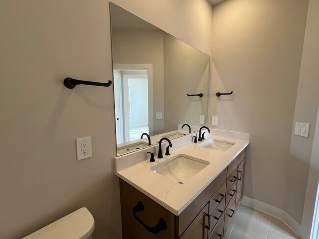 Building Photo - 2615 Wilkinson Pike