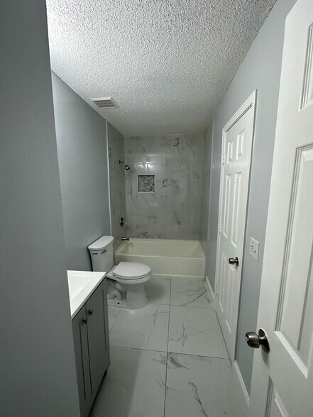 Building Photo - 10973 Traci Lynn Dr