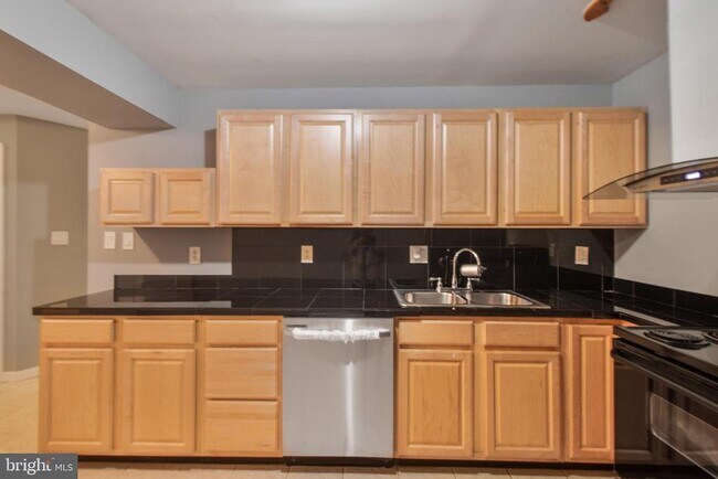 Building Photo - 15309 Lions Den Rd