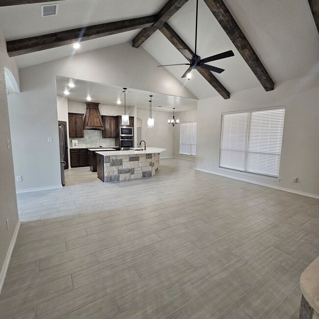 Building Photo - Beautiful new custom home