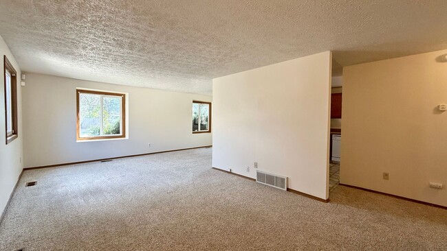Building Photo - Move in Ready home on Piros
