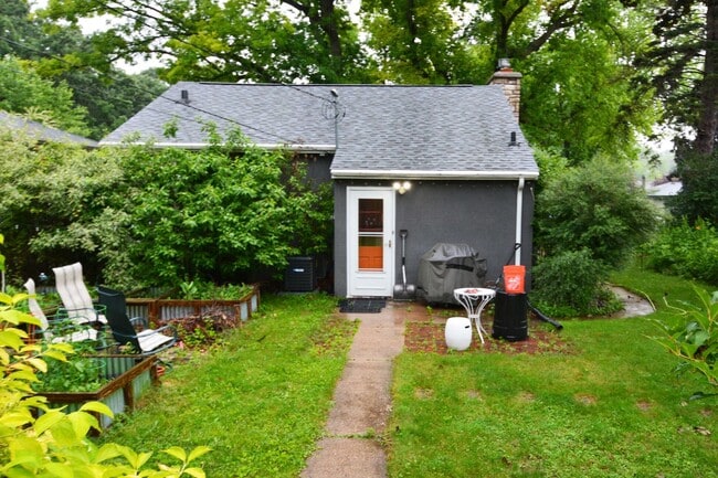 Building Photo - Mid-Century Charm and Comfort with a Sauna!