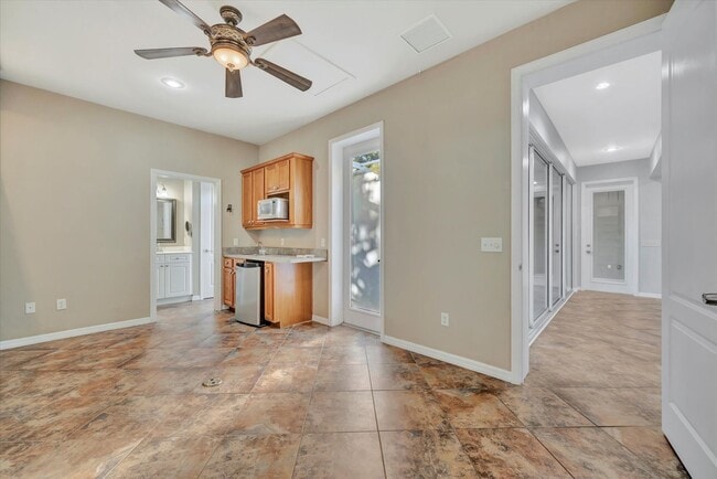 Building Photo - Beautiful 4 bed/ 2.5 bath Rental ~ Sarasota
