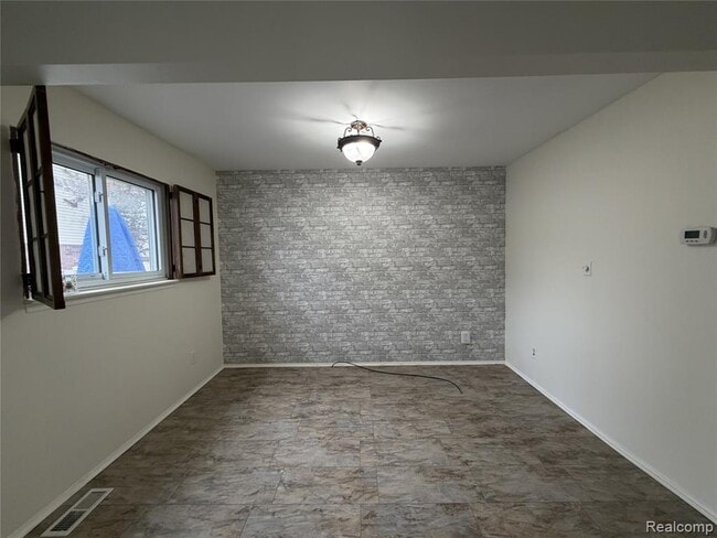 Building Photo - 1780 E Thirteen Mile Rd