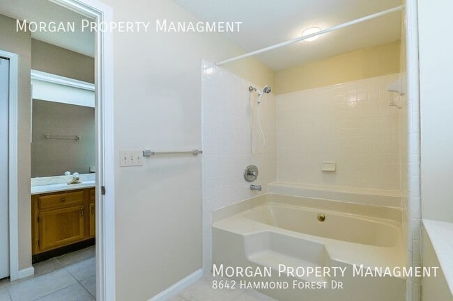 Building Photo - 8642 Hammond Forest Dr