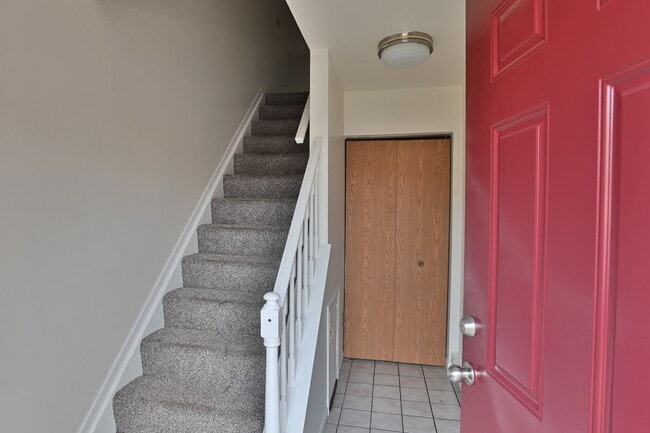 Building Photo - Townhouse in Highspire