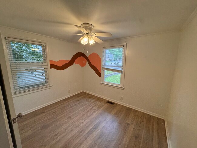 Building Photo - 604 Elmira Ave