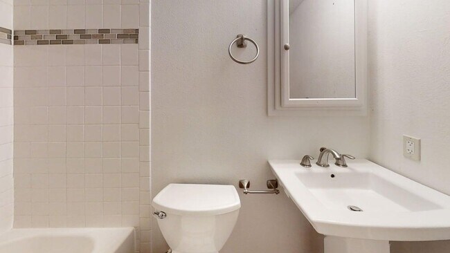 Building Photo - Spacious Willow Springs Townhome Near Trails, Shopping & Dining