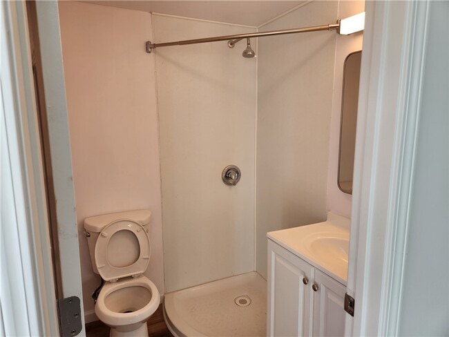 Building Photo - 206 Mason Ave