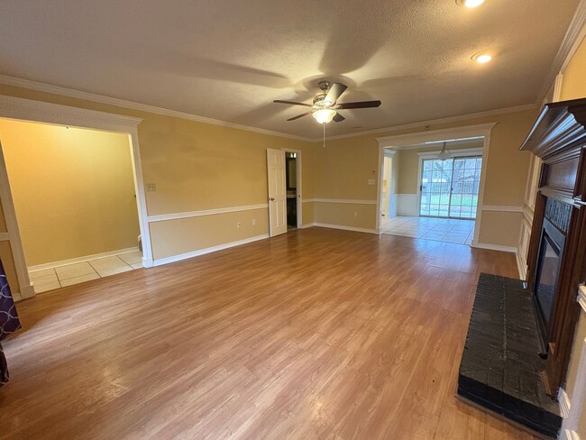 Building Photo - 2 Bed/1.5 Bath in North Jackson