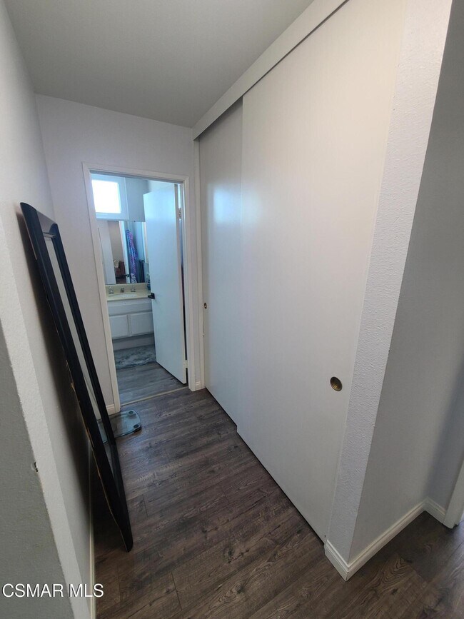 Building Photo - 833 Shadow Lake Dr