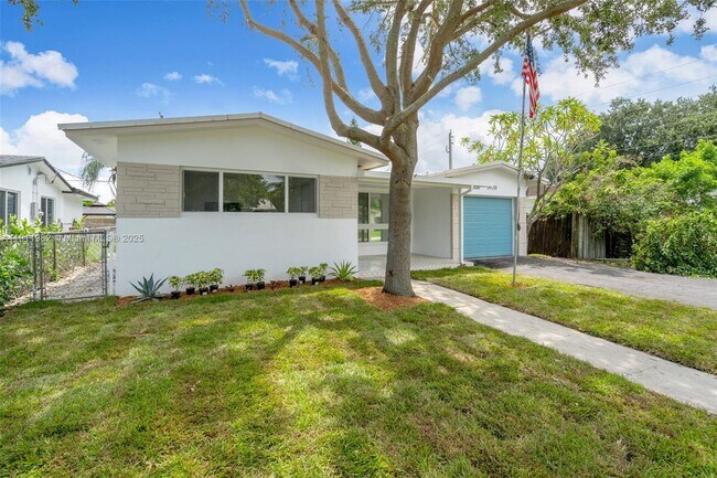 Building Photo - 3920 Hayes St