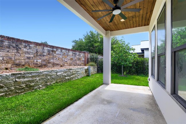 Building Photo - 7 Denbury Glen