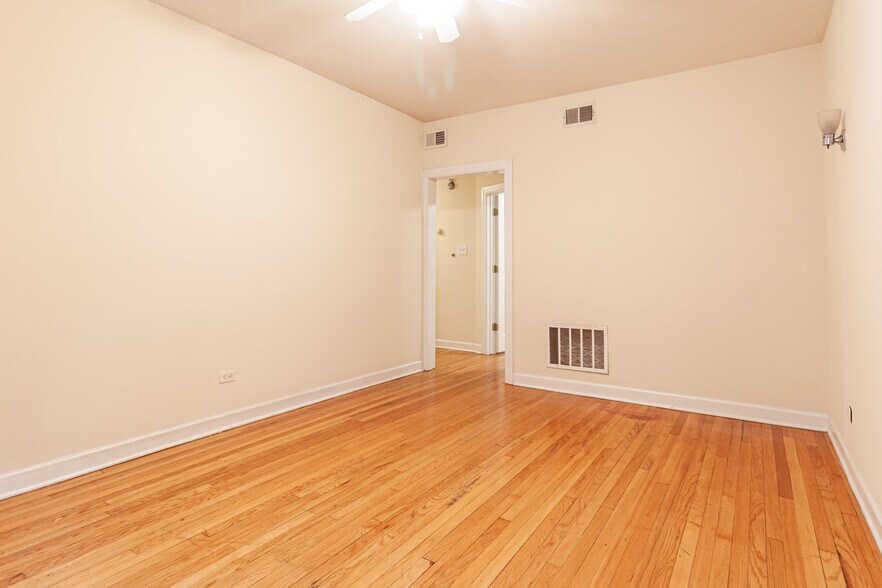 Building Photo - 540 W Aldine Ave