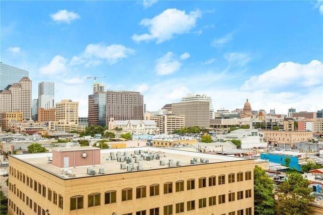 Building Photo - 507 Sabine St