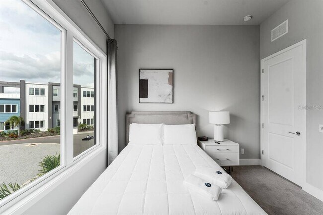 Building Photo - 7760 Sandy Ridge Dr