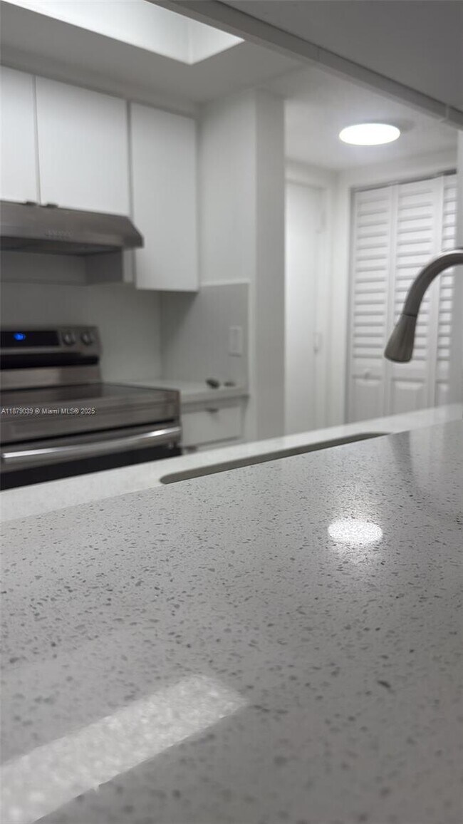 Building Photo - 8100 Geneva Ct