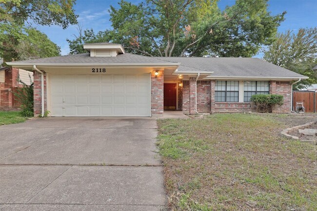 Building Photo - 2118 Churchill Downs Dr