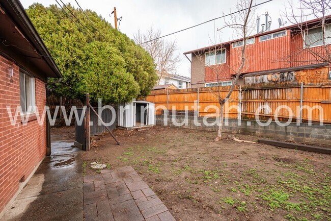 Building Photo - 3953-3955 Alberly Way