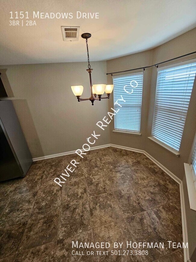 Building Photo - 1151 Meadows Dr