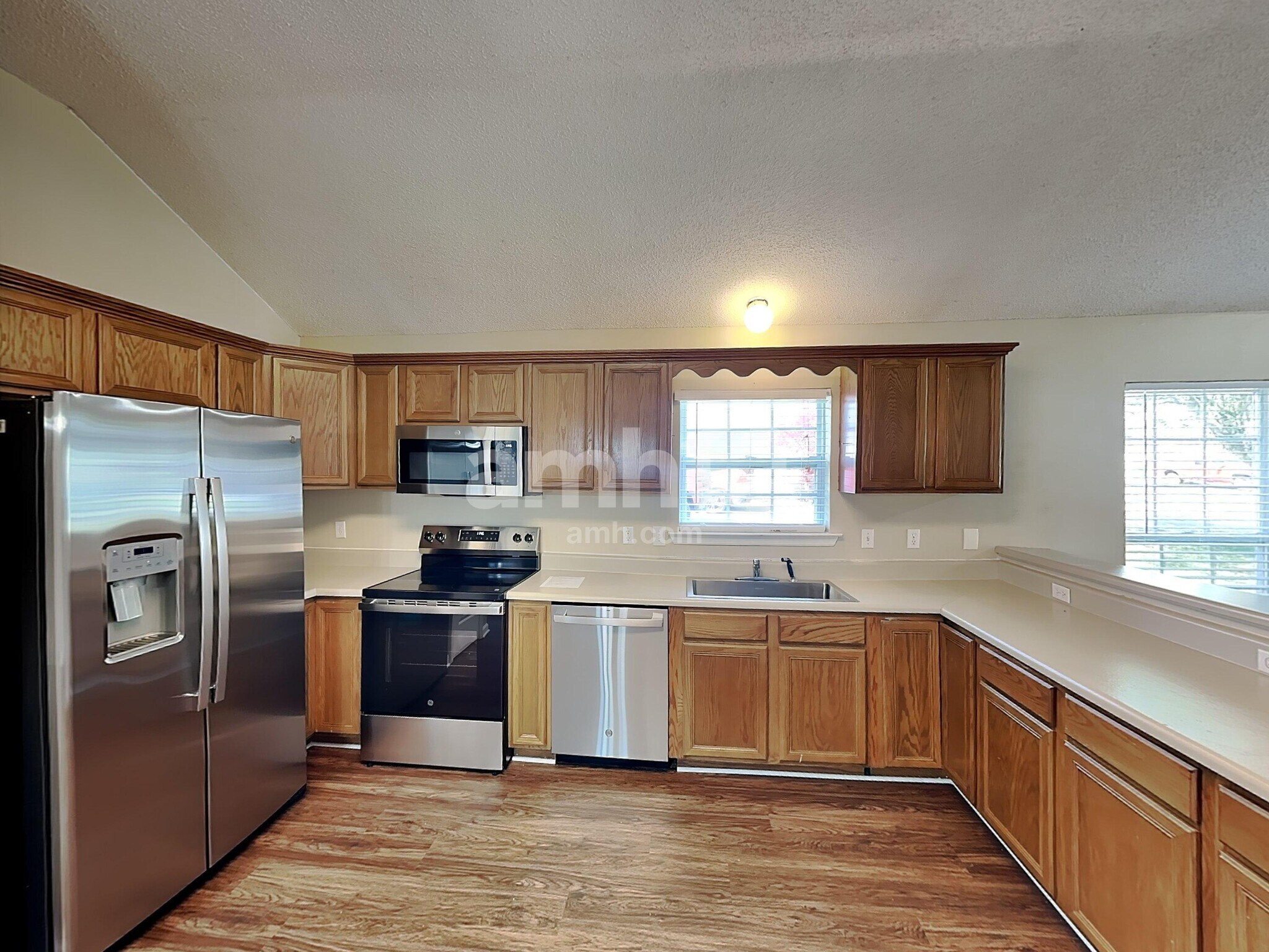 Building Photo - 2227 Joann Dr