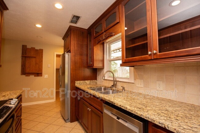 Building Photo - 7664 Northfield Dr